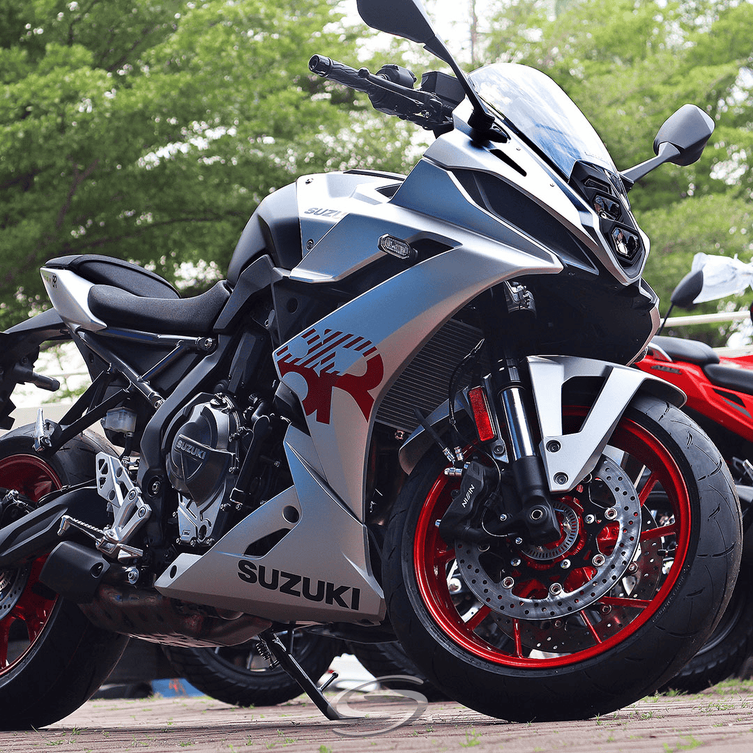 Suzuki GSX-8R – View 2